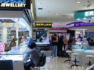 Harap-harap Cemas Pedagang Emas Cikini Menanti Pembeli Jelang Lebaran