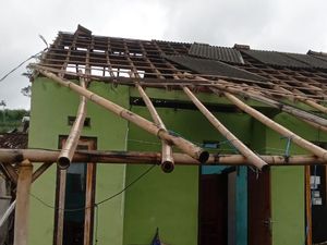 Angin Kencang Landa Sawangan Magelang, Atap Puluhan Rumah Beterbangan