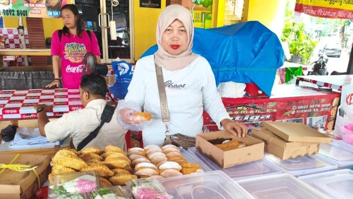 Sariyah dari Pemalang Menjual Takjil di Benhil Setiap Ramadan