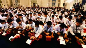 Seribu Anak Yatim Ikuti Buka Puasa Bersama di Masjid At-Thohir