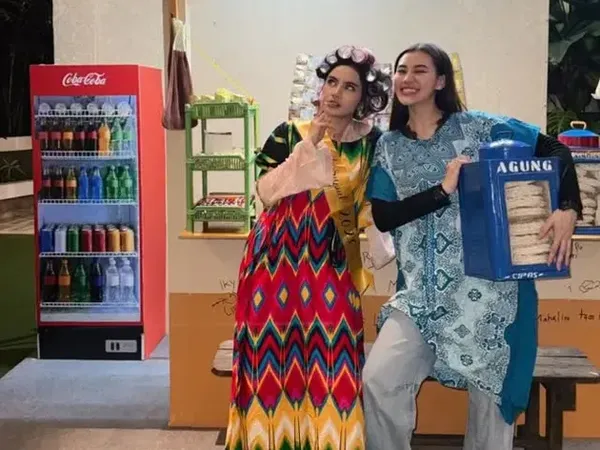 Potret Aaliyah Massaid-Kesya Levronka di Ultah Mahalini, Kompak Pakai Daster