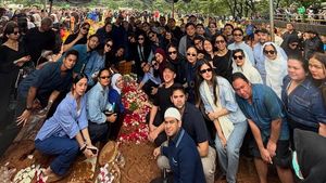 Makna Pakaian Biru Para Pelayat Vidi Aldiano