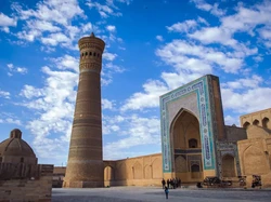 Sekilas Mirip Masjid, Ini Alasan Bangunan di Uzbekistan Berbentuk Kubah