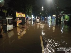 Banjir 60 Cm Rendam Jalan Bintaro Jaksel, Rumah Warga Ikut Tergenang