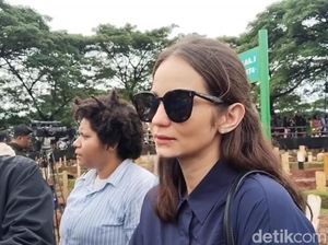 Enzy Storia Ungkap Hari Terakhir Ketemu Vidi Aldiano