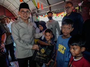 Menbud Salurkan Bantuan untuk Warga di Sekitar Situs Budaya Banuaraja