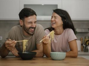 Digerebek di Hotel Saat Ramadan, Pasangan Ini Ketahuan Makan Mi Instan