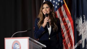 Kristi Noem, Menteri Barbie yang Dituduh Selingkuh hingga Dipecat Trump