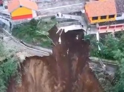 Tebing 30 Meter di Cilibur Brebes Longsor, Bangunan Sekolah Hilang