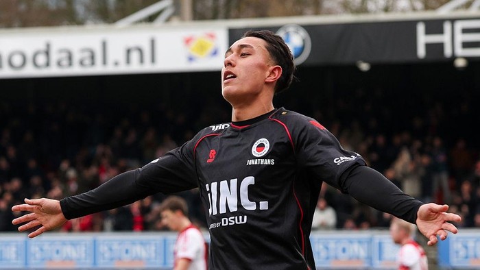 Miliano Jonathans cedera lutut, bisa main di FIFA Series?