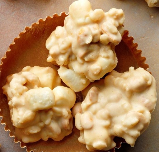 Nutty rice crispy cookies adalah resep kue kering Lebaran tanpa oven dengan tekstur renyah dari sereal dan kacang.