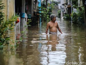 Penampakan Banjir di Cipinang Melayu, Ketinggian 1 Meter