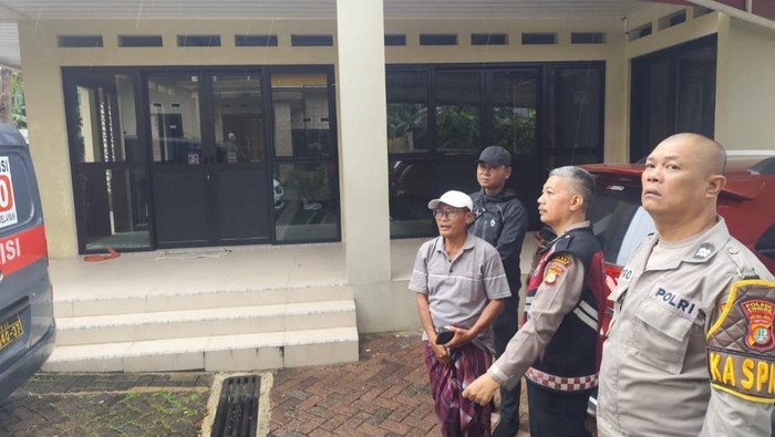 CCTV Terekam Maling Curi Sepeda di Depok Saat Pemilik Salat Tarawih