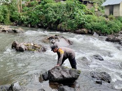 Ibu Sibuk Jualan, Balita 2 Tahun di Lombok Timur Hilang Misterius Saat Bermain