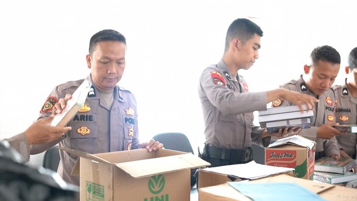 Polres Bogor Wakafkan 2.000 Alquran di Masjid Baitul Faizin