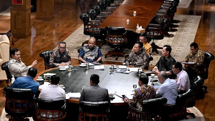 Prabowo Gelar Lima Rapat di Hambalang: Fokus STEM, Geopolitik Timur Tengah, dan Mudik Lebaran