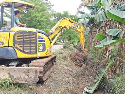 Pemkot Makassar Kerahkan Ekskavator untuk Normalisasi Drainase di Manggala