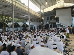 Ribuan Jemaah Hadiri Haul RKH Abd Hamid di PP Banyuanyar Pamekasan