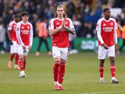Arsenal Jaga Mimpi Sapu Bersih Gelar
