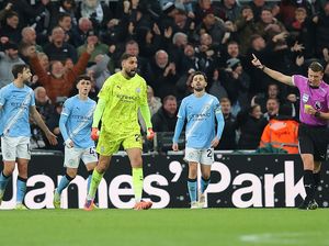 Bukan Kali Ini Saja Wasit Sam Barrott Bikin Kesal Guardiola