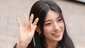 Visualnya Legendaris, Suzy Jadi Magnet di CELINE Paris Fashion Week 2026