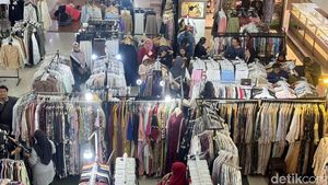 Jelang Lebaran, DTC Surabaya Dipadati Warga Berburu Baju Baru