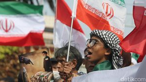 Aksi Dukung Iran di Depan Kedubes AS Jakarta