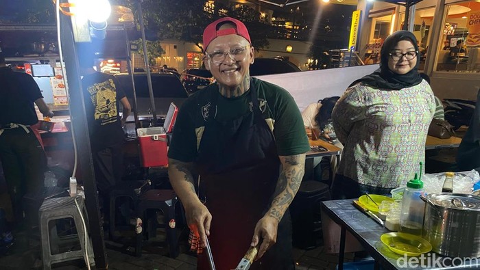Bakmi Godok Cipete sajikan mie Jawa yang sedap pakai topping daging bebek dan brisket.
