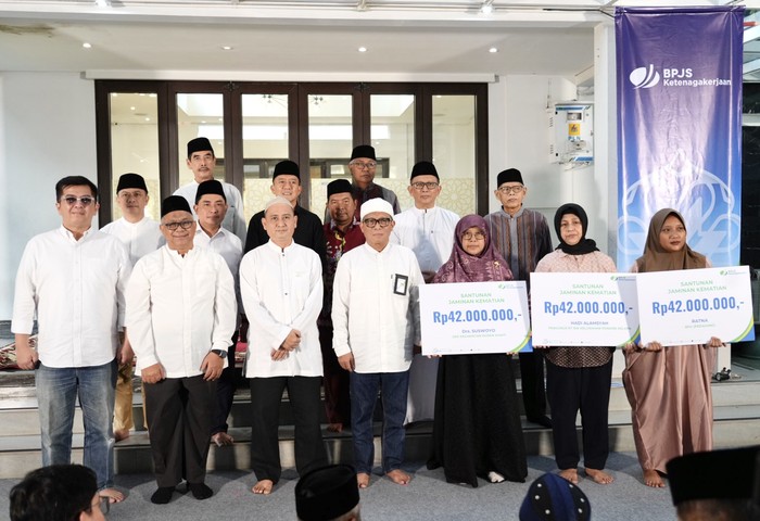 BPJS Ketenagakerjaan Selenggarakan Penyerahan Kartu Kepesertaan di Perumahan Eramas 2000