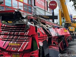 Bus Pariwisata Terbalik di Samarinda, Diduga Gegara Rem Blong