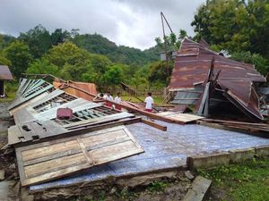 Gedung SD di Manggarai Barat Ambruk Diterjang Angin