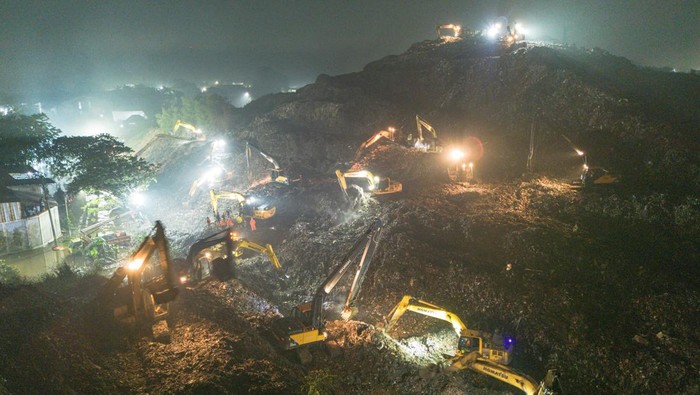 Longsor sampah di TPST Bantargebang menimbulkan korban tewas