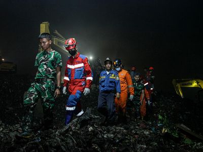 Bingkai Sepekan : Duka Vidi Aldiano hingga Longsor Bantargebang