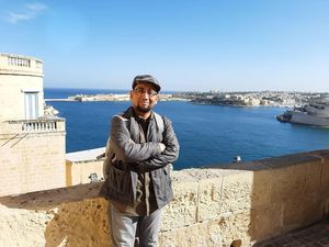 Habiburrahman El Shirazy Bocorkan Ada Novel dan Film Ayat-Ayat Cinta 3