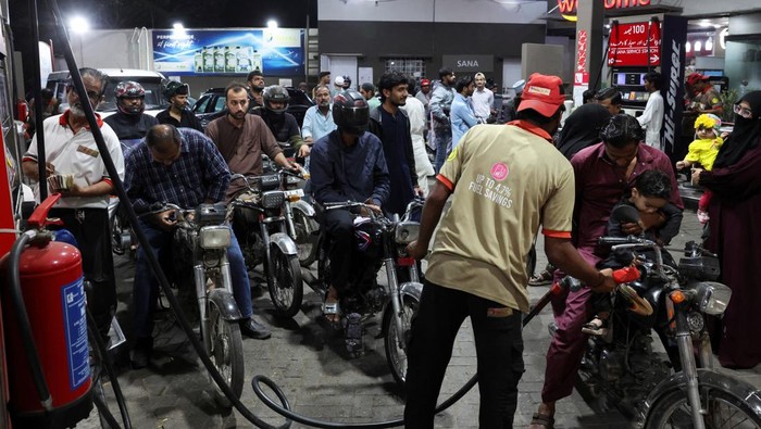 Perang Iran Memaksa Negara Asia Lakukan Kebijakan Hemat Energi dan Gaji