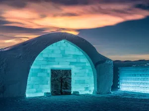 Hotel Ini Terbuat dari Balok Es Raksasa, Setiap Tahun Meleleh dan Dibangun Ulang