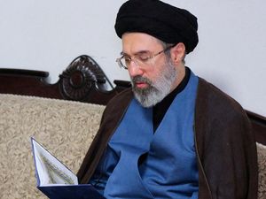 Pendidikan dan Karier Mengajar Mojtaba Khamenei, Pemimpin Tertinggi Iran yang Baru
