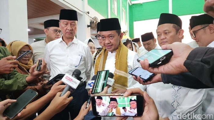 Bahlil Lahadalia kunjungi pesantren Az-Zainiyyah di Nagrok