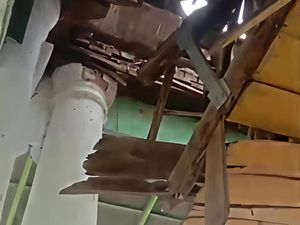 Atap Cagar Budaya Gedong Duwur Indramayu Ambruk gegara Lapuk