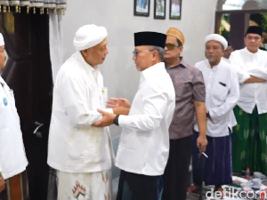 Hadiri Haul RKH Abdul Hamid, Menko Zulhas Puji Peran Pesantren