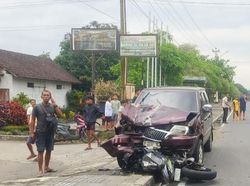 Adu Banteng Toyota Kijang Vs 2 Motor di Borobudur, 1 Orang Tewas
