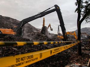 Video: Kondisi Truk Ringsek Usai Tertimbun Longsor Bantargebang