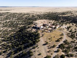 Video: Lahan Bekas Peternakan Epstein di New Mexico AS Digeledah