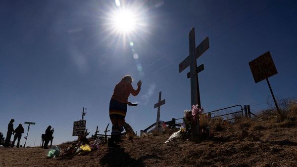 Peringati Hari Perempuan, Aksi Tuntut Keadilan Digelar di Bekas Properti Epstein