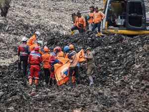 Identitas 5 Korban Tewas Longsor Sampah di TPST Bantargebang