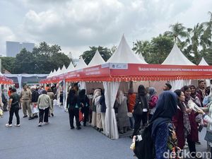 Warga Serbu Bazar Prime Ramadan di Balai Kota Jakarta