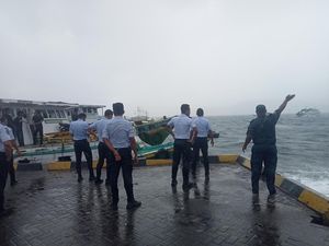 2 Kapal Tradisional Tenggelam di Laut Flores Timur