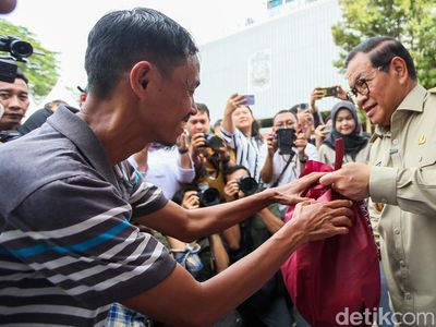 Pramono Anung Buka Bazar Murah Ramadan