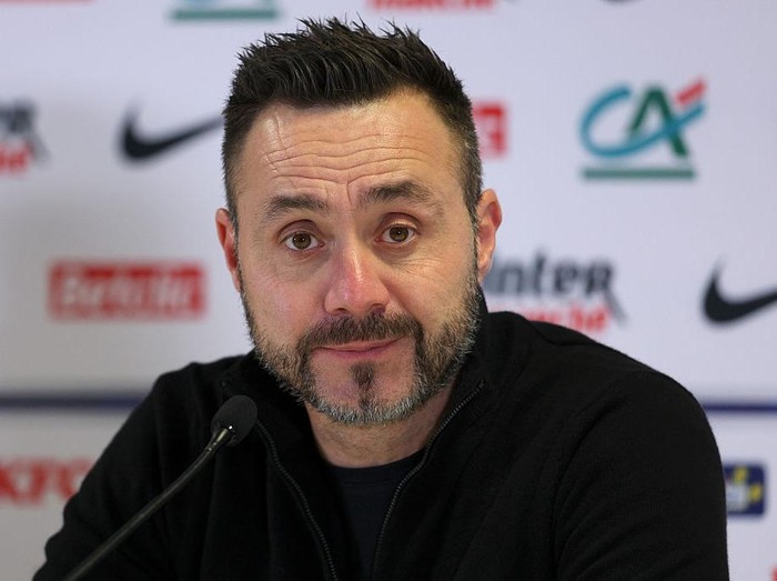 MARSEILLE, FRANCE - FEBRUARY 3: Head Coach Roberto De Zerbi of Olympique de Marseille speaks after the French Cup match between Olympique de Marseille and Stade Rennais at Orange Velodrome on February 3, 2026 in Marseille, France. (Photo by Neal Simpson/Sportsphoto/Allstar via Getty Images)