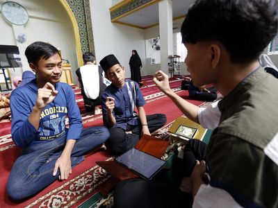 Sekolah Ramadan Bantu Peserta Tuli Belajar Al-Quran